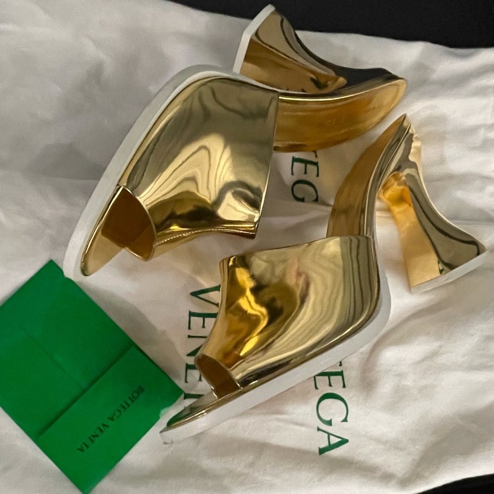 BOTTEGA VENETA  GOLD CHA CHA MULE